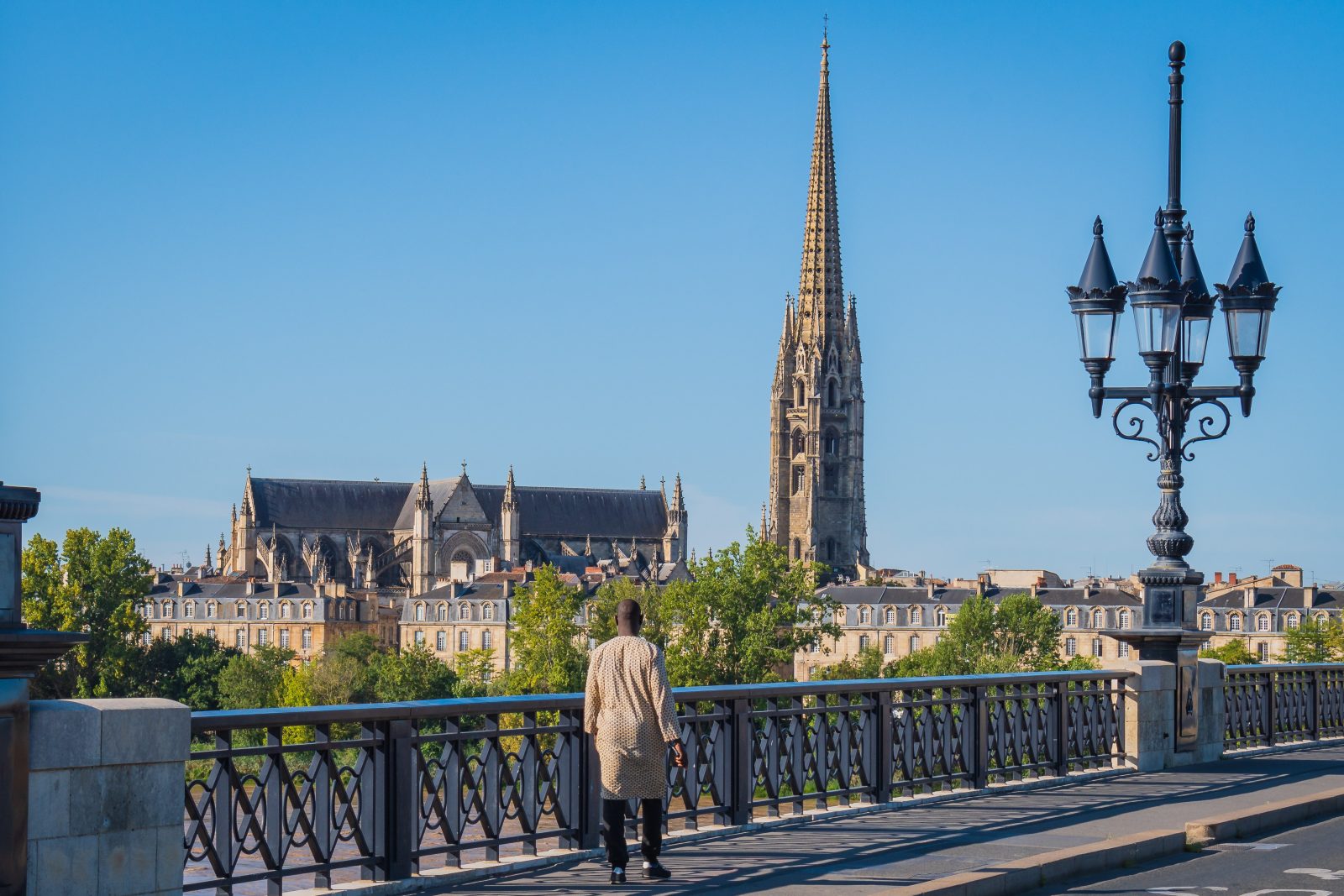 La flèche Saint-Michel depuis le pont de pierre